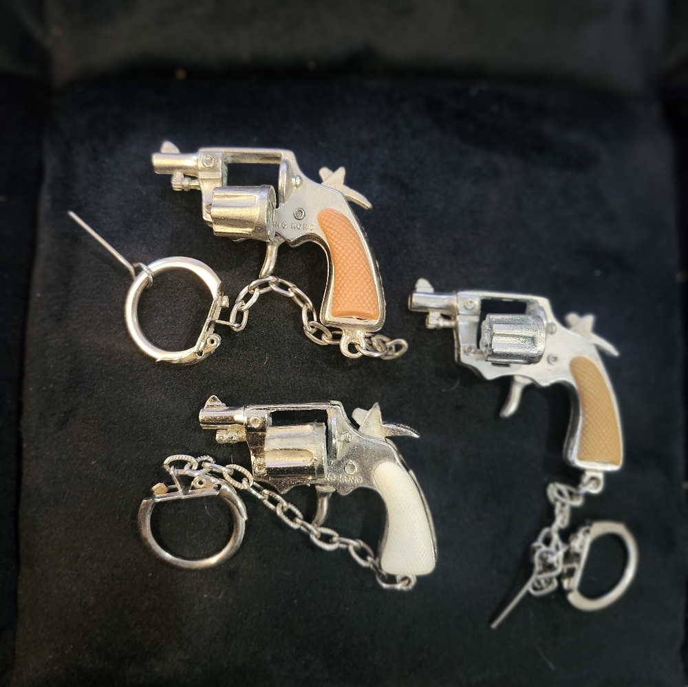 Vintage Revolver Toy Keychain Set - Silver with Brown & Cream Grips - Picture 2 of 5